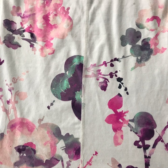 Lululemon Daily Tank in Blurred Blossoms Size 4 - Picture 6 of 7